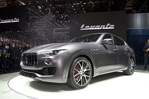 SUV hạng sang đầu tiên của Maserati chốt giá gần 2 tỷ 